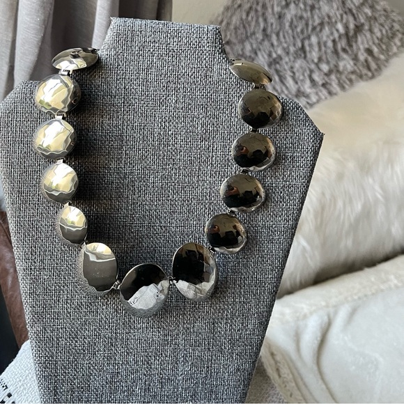 Vintage | Brutalist Hammered Wide Panel Link Graduated Metal Oval 18" Necklace - Picture 16 of 16